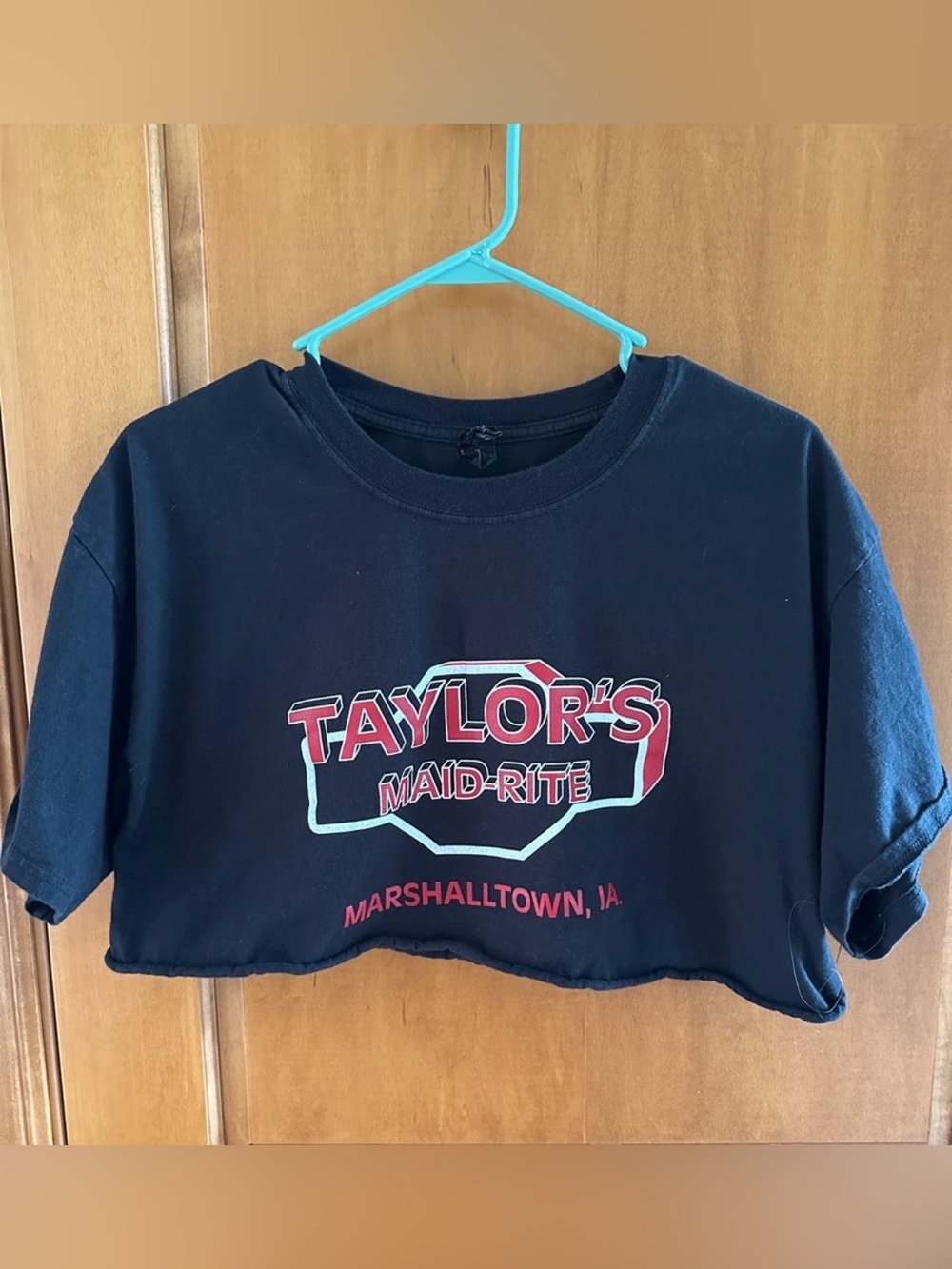 Hanes Black Taylor's Maid-Rite Marshalltown Iowa Cropped Tee Large